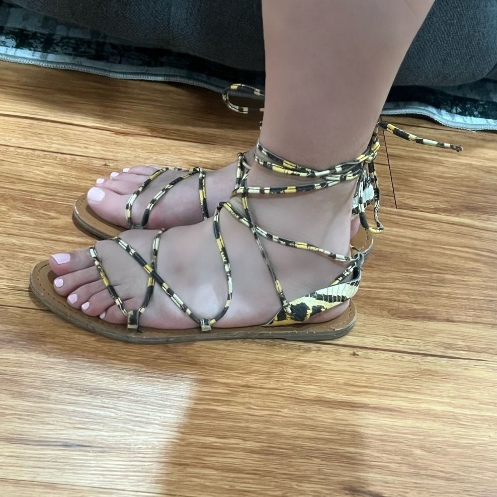 Tie up faux leather gap flat sandals